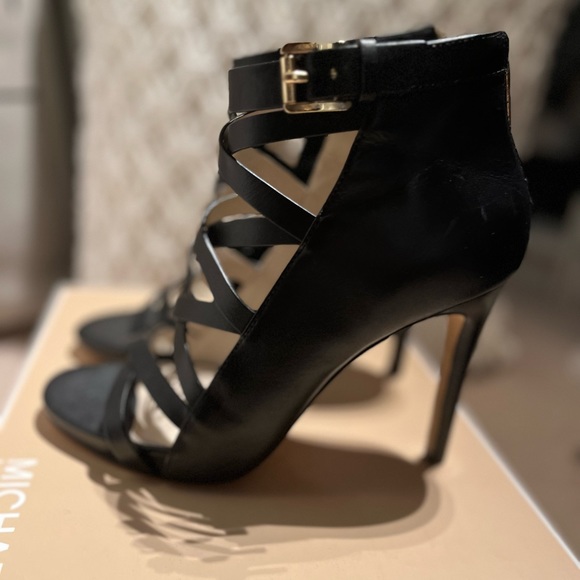 Michael Kors Thedore Black Zip - size 7.0 *brand new* - Picture 6 of 6